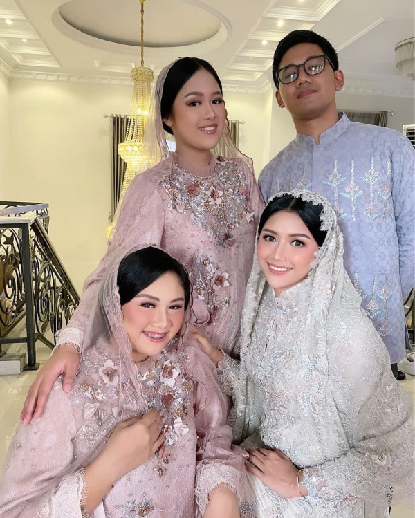 5 Rekomendasi Outfit Lebaran Hari Kedua ala Erina Gudono, Cocok untuk ke Rumah Mertua