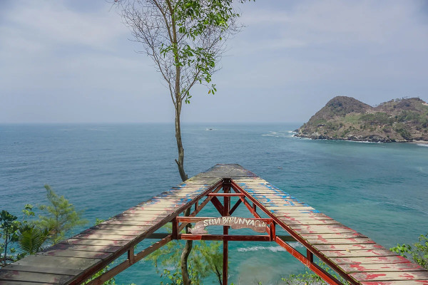 5 Pantai Cantik di Jalur Pansela yang Suguhkan Pemandangan Indah