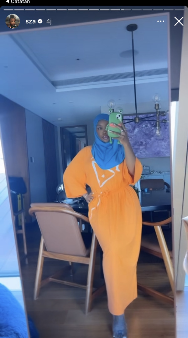 3 Potret Rapper SZA Rayakan Lebaran, Pakai Hijab dan Busana Tabrak Warna
