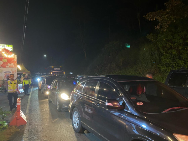 Situasi Terkini Jalur Gentong: Macet Parah, Pengendara Bisa Jalan 10 Menit Sekali