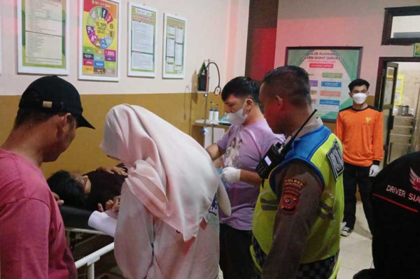 Aksi Heroik Polres Tasikmalaya, Buka Jalan Pemudik yang Sakit