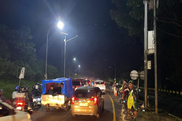 Penampakan Kemacetan Parah di Jalur Gentong Semalam, Polisi Terapkan 7 Kali One Way