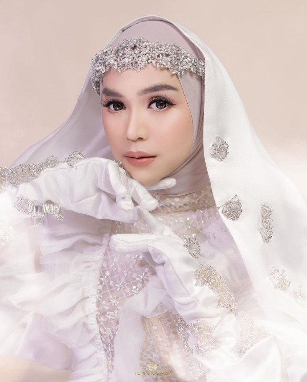 5 Potret Ria Ricis Tampil Cantik Pakai Shimmer, Bikin Pangling