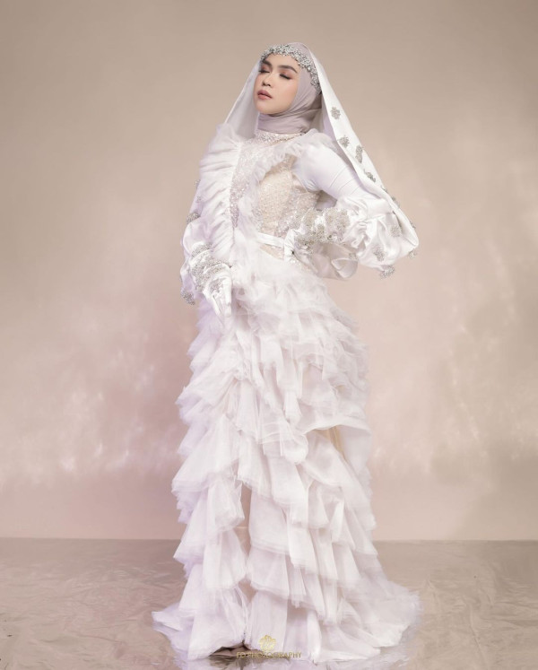 5 Potret Ria Ricis Tampil Cantik Pakai Shimmer, Bikin Pangling
