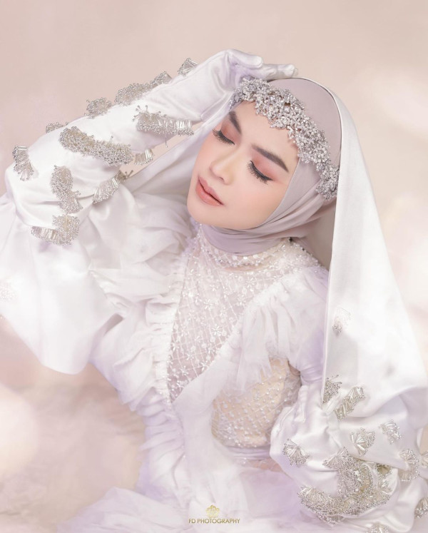 5 Potret Ria Ricis Tampil Cantik Pakai Shimmer, Bikin Pangling