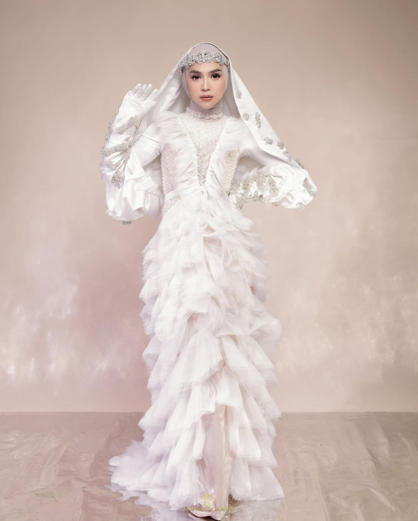 5 Potret Ria Ricis Tampil Cantik Pakai Shimmer, Bikin Pangling