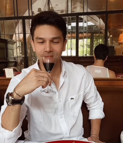 Kedapatan Pakai Cincin di Jari Manis Kanan, Jonathan Frizzy dan Ririn Dwi Ariyanti Sudah Menikah?