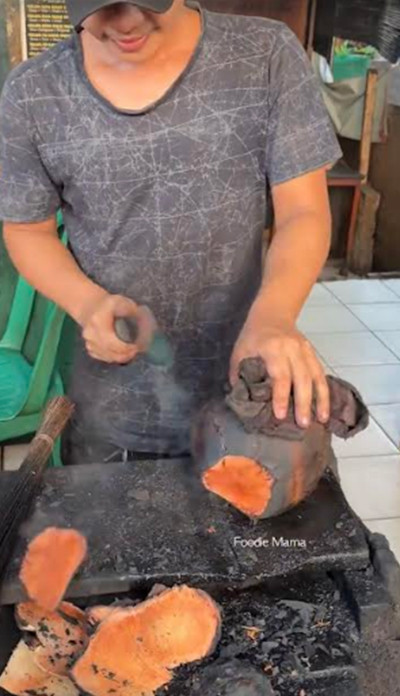 Keunikan Kelapa Bakar Indonesia Mendunia, Bikin Wisatawan Mancanegara Penasaran Mencoba