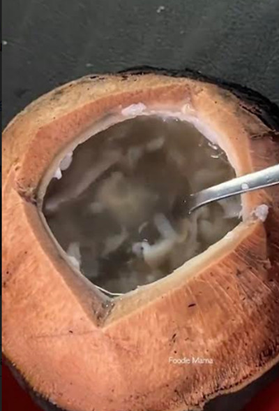 Keunikan Kelapa Bakar Indonesia Mendunia, Bikin Wisatawan Mancanegara Penasaran Mencoba