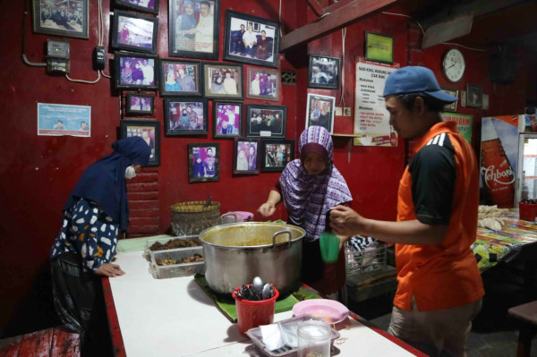 Gurihnya Kuliner Legendaris Nasi Kikil Jombang Tempat Favorit Makan Presiden Gus Dur