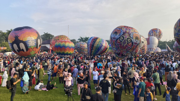 Tradisi Lebaran Pekalongan, AirNav: Pilot Laporkan 15 Balon Udara Liar