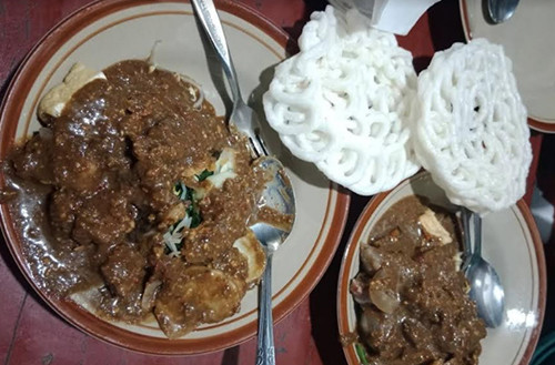 Mencicipi Wedang Tape Ketan Hitam, Kuliner Legendaris Bojonegoro yang Eksis sejak 1950
