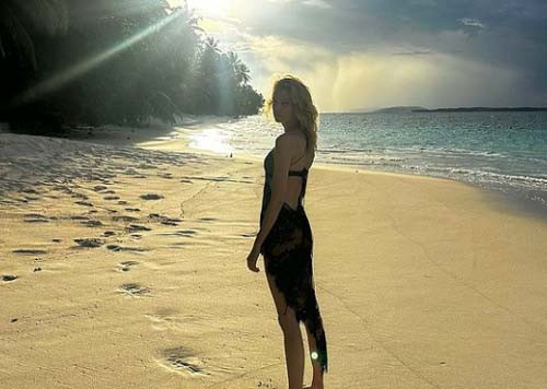 Dikunjungi Anthony Kiedis dan Supermodel Stella Maxwell, seperti Ini Keindahan Mentawai