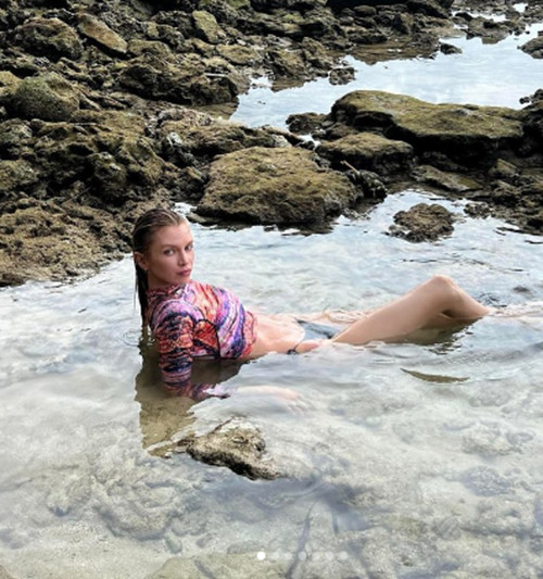 Pulau Mentawai Juga Jadi Destinasi Liburan Supermodel Dunia Ini, Intip Potretnya Yuk!