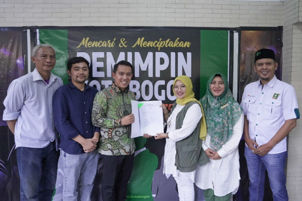 Sendi Fardiansyah Ambil Formulir Pendaftaran Calon Wali Kota Bogor lewat PDIP dan PKB