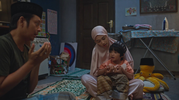 CERMIN: Dua Hati Biru, Belajar soal Pengasuhan Anak lewat Film