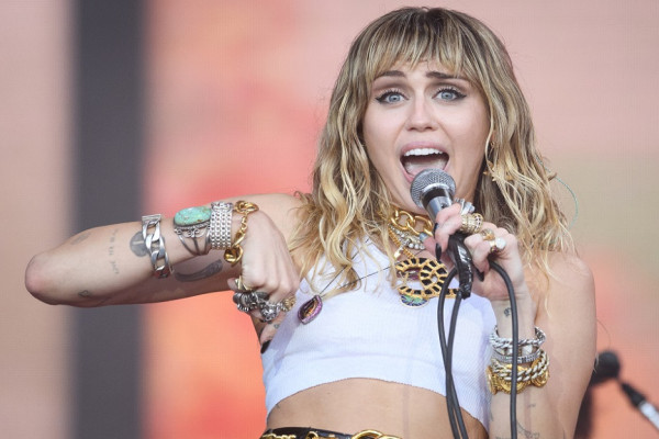 7 Artis Terburuk saat Menginap di Hotel, dari Miley Cyrus hingga Johnny Depp