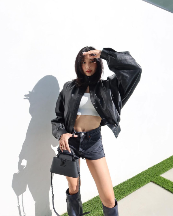 5 Foto Lisa BLACKPINK di Coachella 2024, Bikin Gemas Pakai Hotpants!
