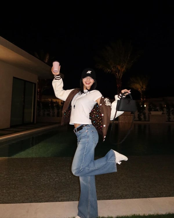 5 Foto Lisa BLACKPINK di Coachella 2024, Bikin Gemas Pakai Hotpants!