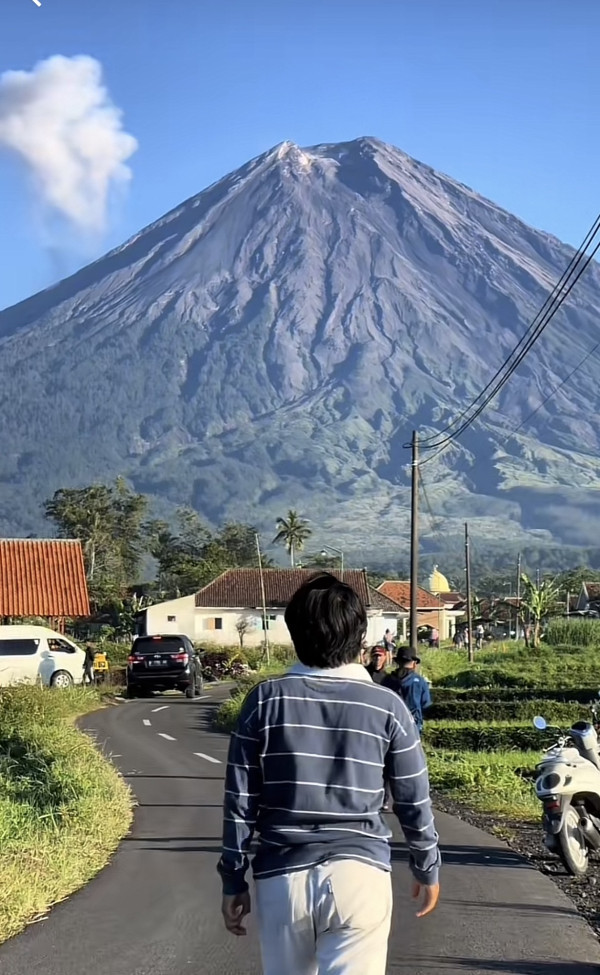 Intip Keindahan Pronojiwo di Lumajang yang Punya Pemandangan Gunung bak Lukisan Hidup