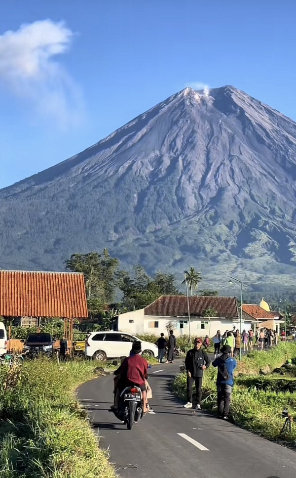 Intip Keindahan Pronojiwo di Lumajang yang Punya Pemandangan Gunung bak Lukisan Hidup