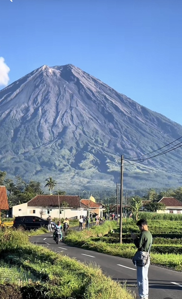 Intip Keindahan Pronojiwo di Lumajang yang Punya Pemandangan Gunung bak Lukisan Hidup