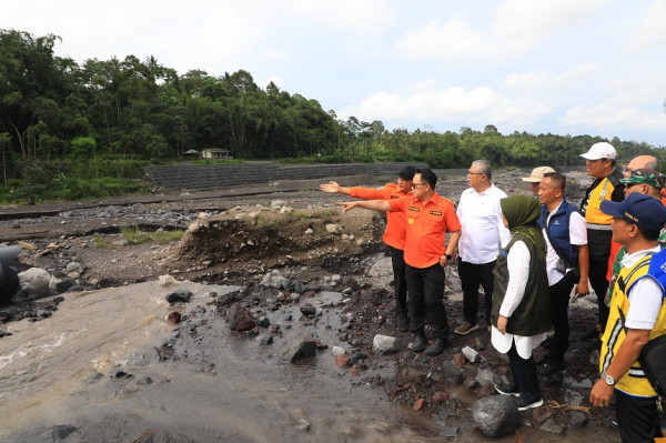 Tangani Bencana di Lumajang, Pj Gubernur Adhy Prioritaskan Penanganan Korban dan Perbaikan Dam