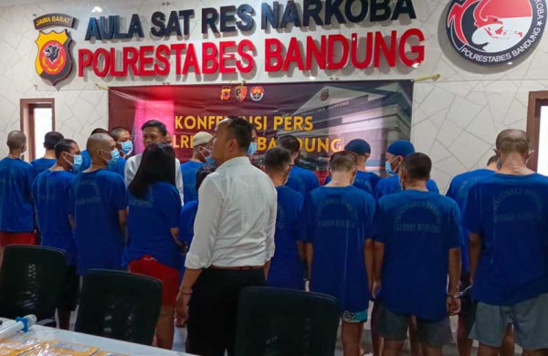 Residivis Bandar Narkoba di Bandung Suruh Istri dan Adik Jadi Pengedar Sabu-sabu