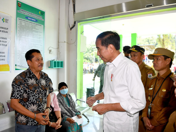 Jokowi Janji Sekolahkan Dokter RSUD Kondosapata Mamasa