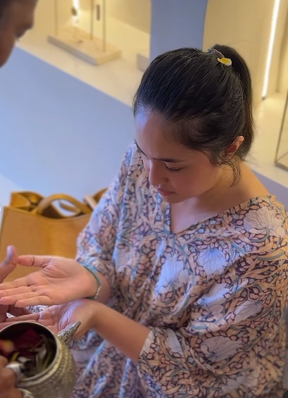 Viral! Marshanda Ikut Ritual Hindu di Bali