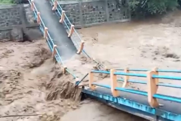 Penampakan Banjir Bandang dan Longsor Terjang 2 Kecamatan di Brebes
