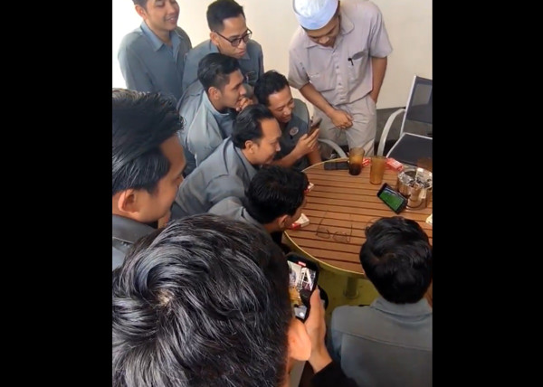 Serunya Warganet Nobar Timnas U-23 di Berbagai Tempat, dari TKI di Korsel hingga Kapal