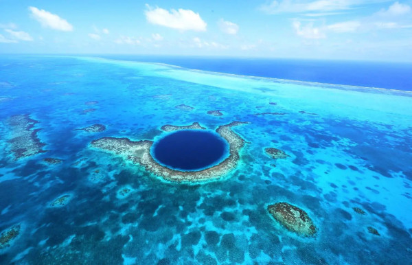 Penuh Misteri, Blue Hole Terdalam di Dunia Dasarnya Belum Diketahui