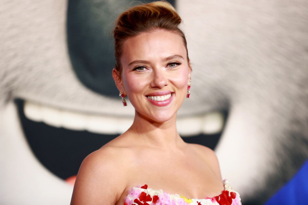 7 Artis Hollywood Bertubuh Pendek, Tingginya di Bawah 160 Cm