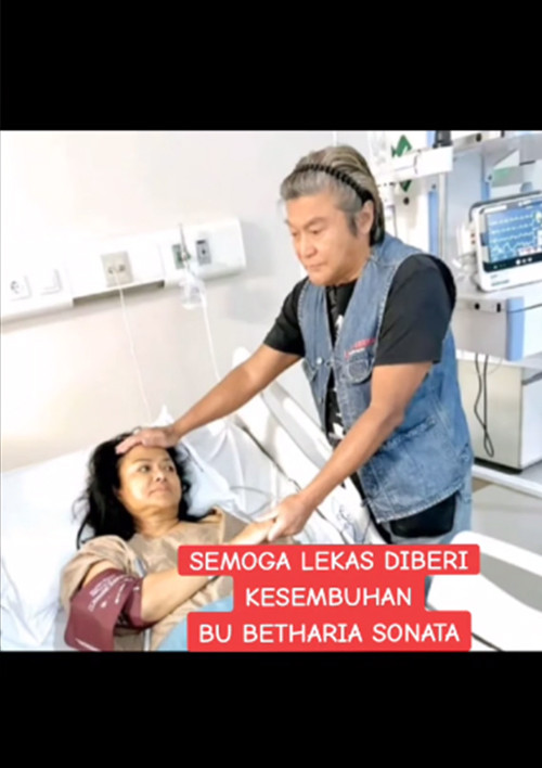 Betharia Sonata Dikabarkan Alami Stroke, Willy Dozan Temani di Rumah Sakit