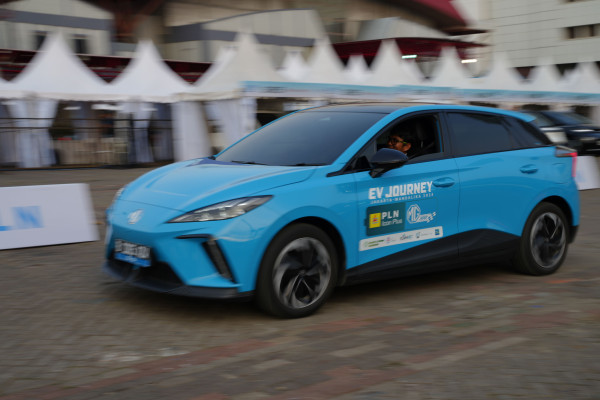 Selisih Rp30 Juta, Ini Perbedaan MG 4 EV dan MG ZS EV