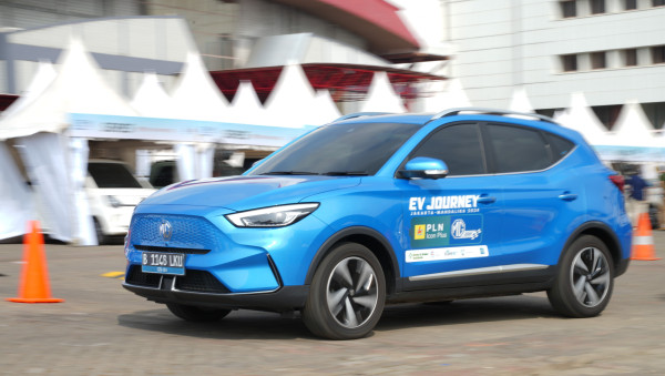 Selisih Rp30 Juta, Ini Perbedaan MG 4 EV dan MG ZS EV
