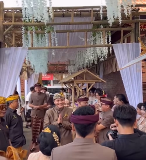 Jalani Rangkaian Pernikahan Hari Ini, Rizky Febian dan Mahalini Tampil Menawan dengan Baju Adat Bali