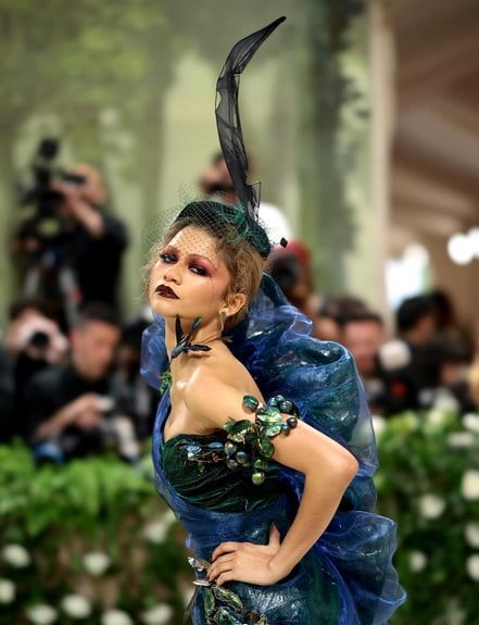 Zendaya Beri Kejutan di Met Gala 2024, Eye Catching dengan 2 Busana Berbeda