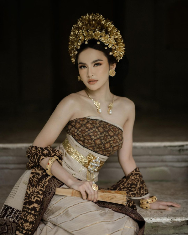 5 Foto Prewedding Rizky Febian dan Mahalini yang Kental Adat Bali
