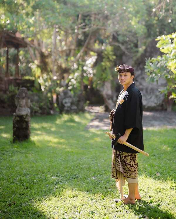 5 Foto Prewedding Rizky Febian dan Mahalini yang Kental Adat Bali