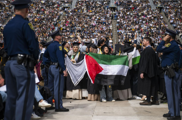 3 Wisuda di Kampus Elite AS Diwarnai dengan Demonstrasi Pro-Palestina