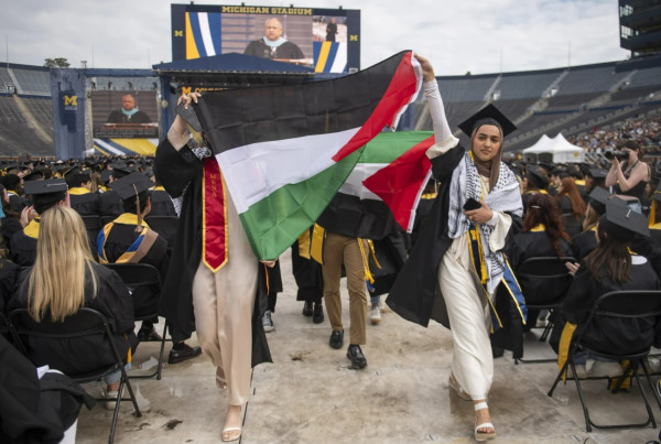 3 Wisuda di Kampus Elite AS Diwarnai dengan Demonstrasi Pro-Palestina