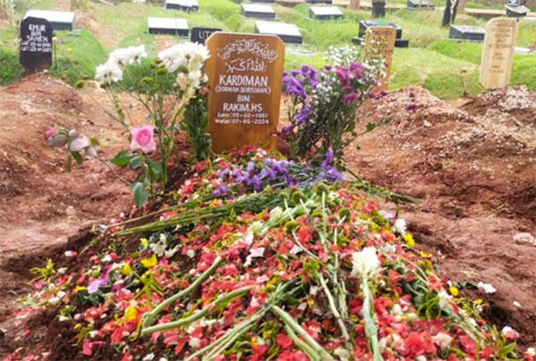 Dorman Borisman Dimakamkan Bersama Kakinya yang Diamputasi, Keluarga Tak Kuasa Tahan Tangis