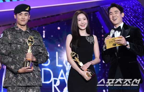 6 Aktor dan Idol yang Datang ke Acara Award saat Wamil, Terbaru Lee Do-hyun
