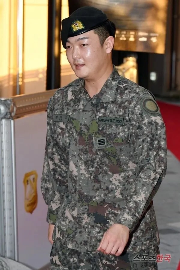 6 Aktor dan Idol yang Datang ke Acara Award saat Wamil, Terbaru Lee Do-hyun