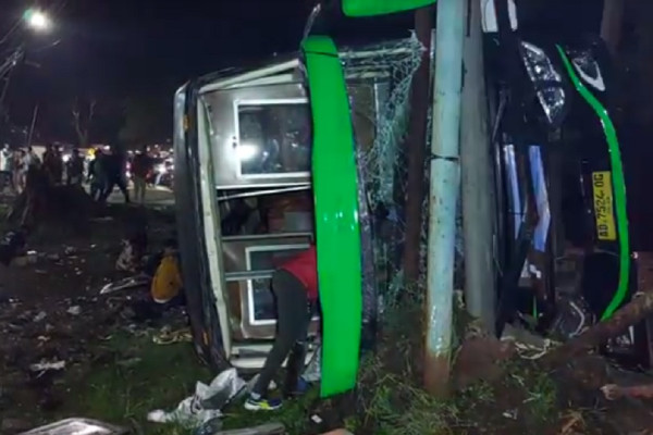 Fakta Baru, Bus Pariwisata Tabrak 1 Minibus dan 3 Motor di Ciater Subang, Baru Berhenti Setelah Tabrak Tiang