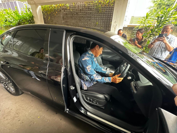 Hyundai Serahkan Sedan Listrik Mewah Genesis G80 Rp3,9 Miliar untuk Pelatih Shin Tae-yong