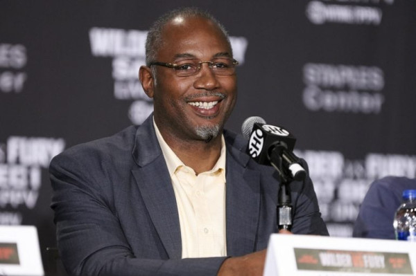 Lennox Lewis: Tyson Fury seperti Jerapah, Usyk sebagai Serigala yang Siap Menerkam