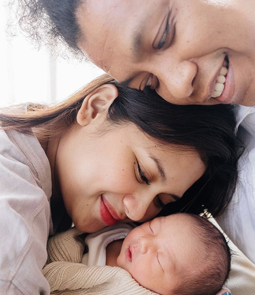 3 Potret Wajah Naka, Anak Indah Permatasari dan Arie Kriting yang Sempat Dirahasiakan dari Publik